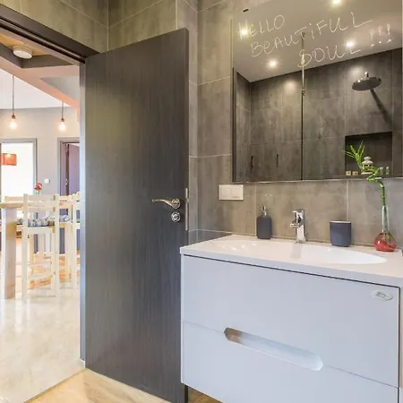 Artistic & Spacious 2bd By Flat Mаnager Apartment